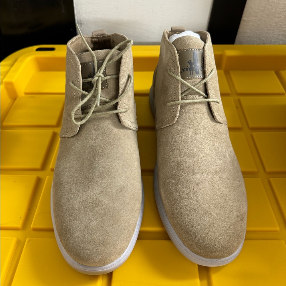 Johnnie O Men The Chill Chukka Ankle Boots Taupe Suede